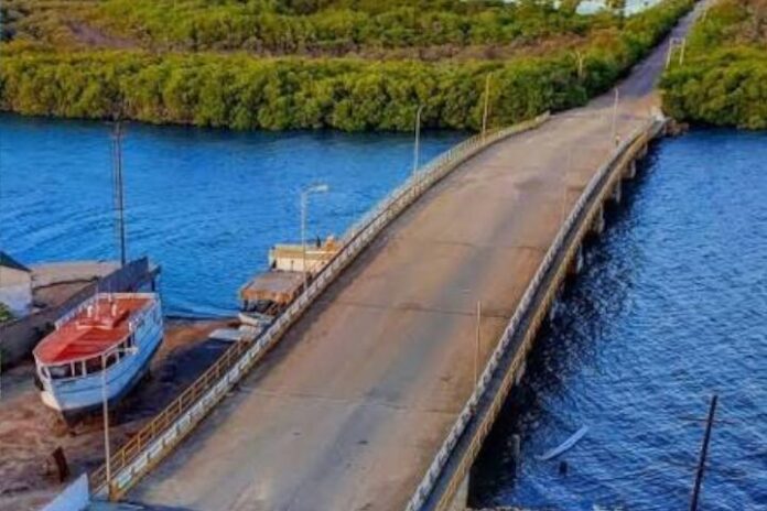 Restringen puente Punta Brava de Morrocoy para descartar daños estructurales tras nuevo sismo