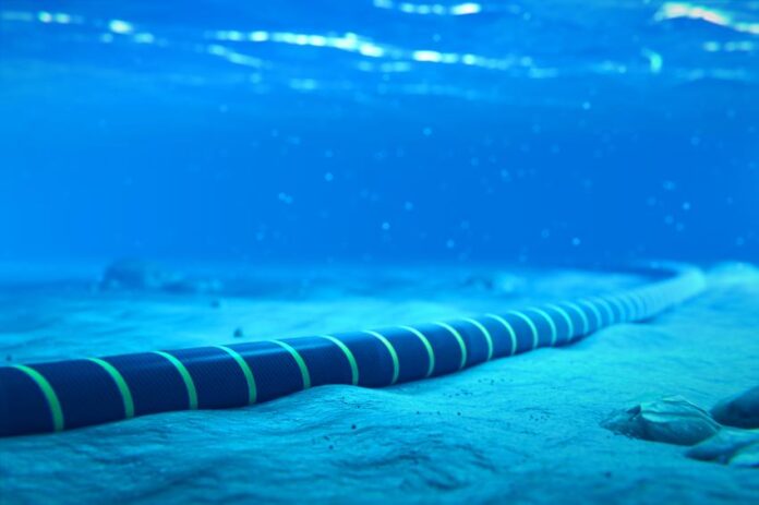 Sistema de cable submarino incrementará calidad de navegación en internet en Venezuela