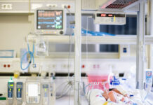 Un 60 % de los centros de salud globales aún no tienen unos aseos adecuados, alerta la ONU