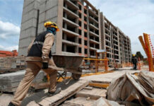 Venezuela anuncia un plan de formación para trabajadores de la construcción tras sismos