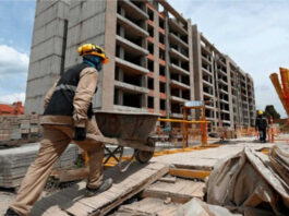 Venezuela anuncia un plan de formación para trabajadores de la construcción tras sismos