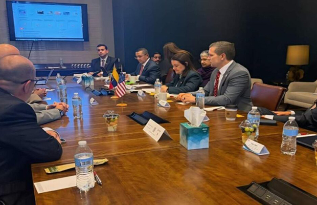 Venezuela firma contrato con empresa de EEUU para desarrollo de 2 campos petroleros