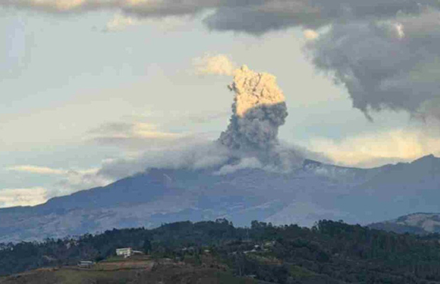 Volcán Puracé emite ceniza y gases en suroeste de Colombia y afecta aeropuerto de Popayán