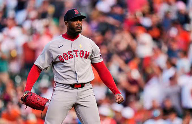 Aroldis-Chapman-logra-400-salvamentos