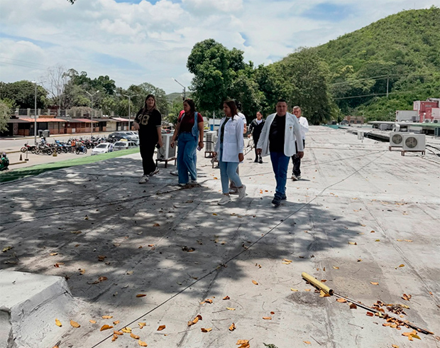 Avanzan-la-impermeabilización-del-Hospital-Central-de-Maracay