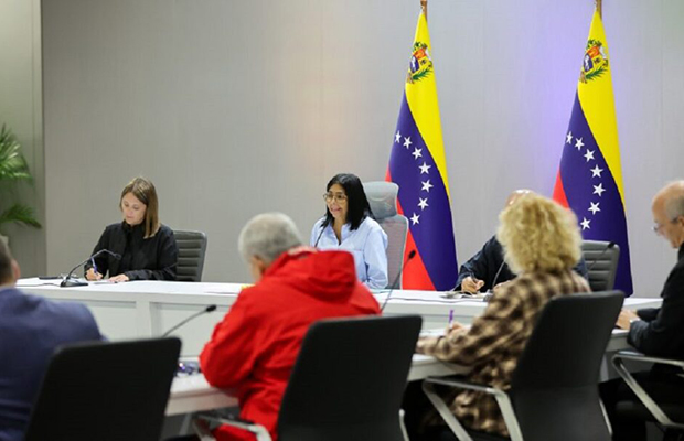 Delcy Rodríguez se reunió con sindicatos y empresarios para avanzar en consensos laborales