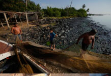 Derrames petroleros ponen en riesgo actividades pesqueras en el Lago de Maracaibo