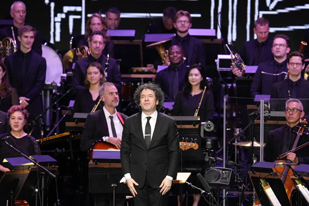 Dudamel-estrena-su-era-en-la-Filarmónica