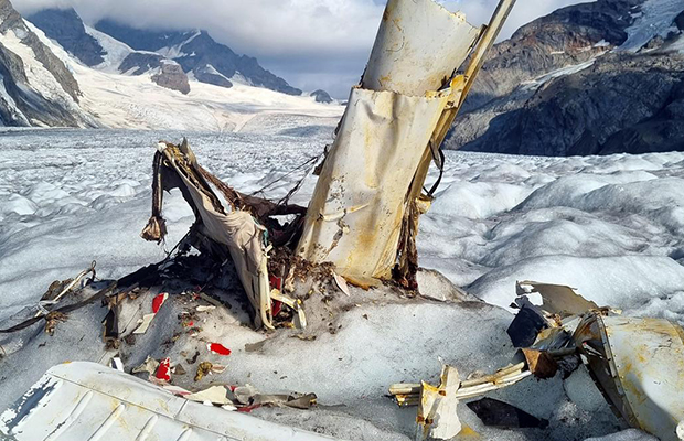 El deshielo de un glaciar suizo descubre los restos de un avión estrellado hace 63 años