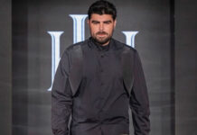 Jonathan Moly sorprende como modelo en New York Fashion Week