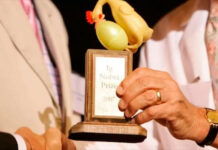 Los IG Nobel premian un urinario antisalpicaduras y la aerodinámica de sonarse la nariz