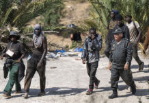 Marruecos informa a España que está investigando la entrada masiva de personas en Ceuta