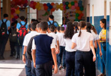 Más de seis millones de estudiantes retornan a clases este lunes