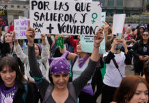 Mujeres temen que la vuelta de las armas eleve la violencia y los feminicidios en Colombia