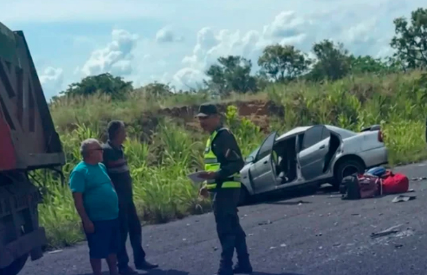 Una-mujer-y-sus-dos-hijos-adolescentes-mueren-en-colisión-frontal-en-Bolívar