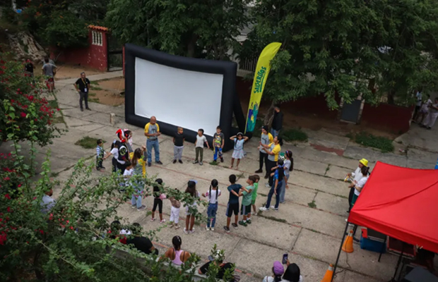 «Zona de Descarga» lleva el cine y la cultura a las familias afectadas en La Guaira